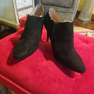 MIA Women's Size 7.5 Harlequin Black Heel Side Zip Scalloped Edge Shoes